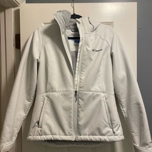 Columbia woman's jacket-like new